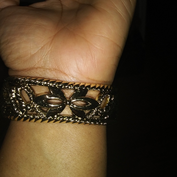 Costume Bracelet - Picture 3 of 3